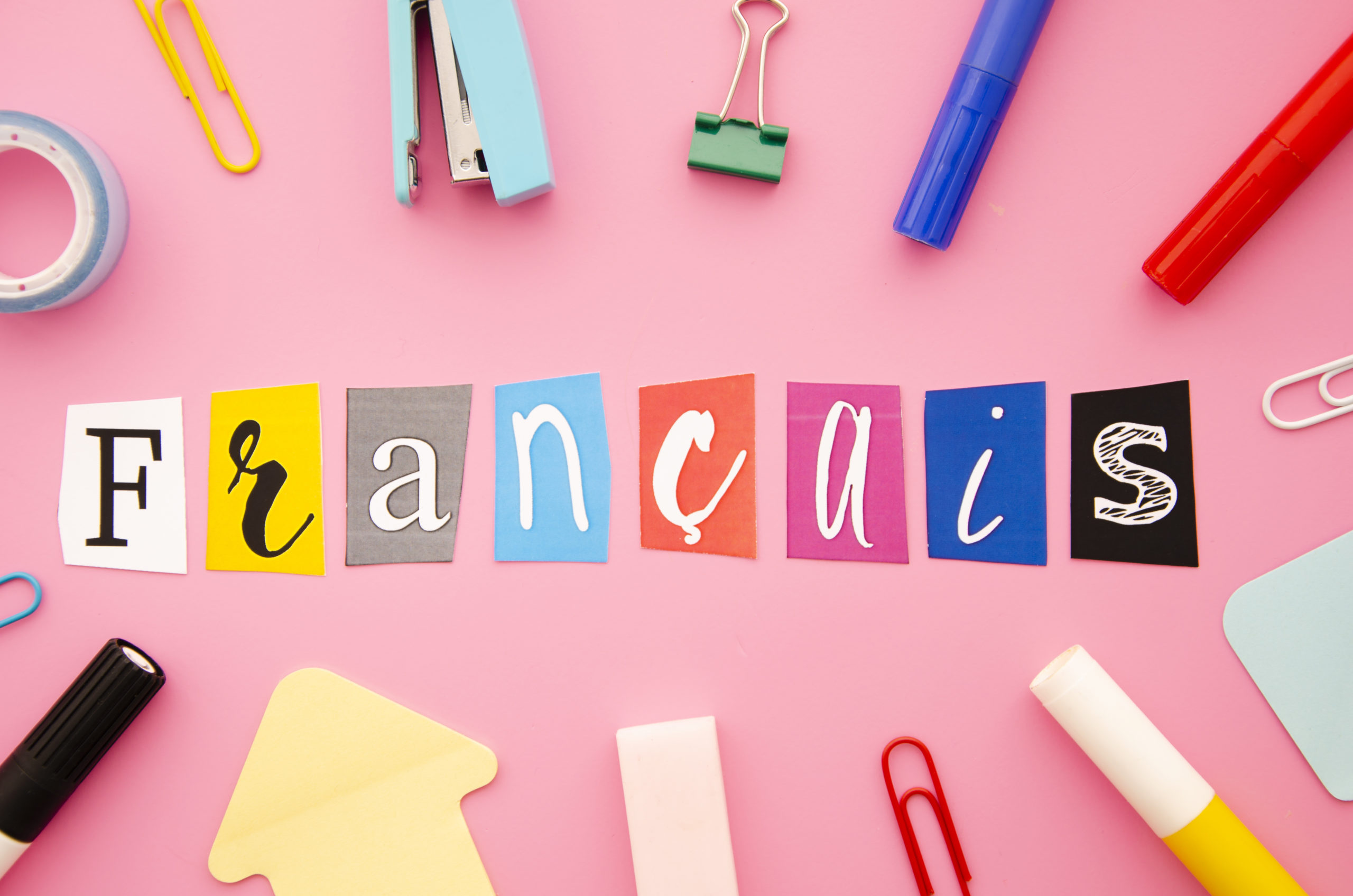 francais-lettering-on-pink-background